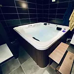 Escapade Romantique - Jacuzzi Et Parking Prive - 002 Apartment