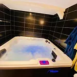 Escapade Romantique - Jacuzzi Et Parking Prive - 002 Apartment *