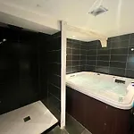 Apartment Escapade Romantique - Jacuzzi Et Parking Prive - 002 *