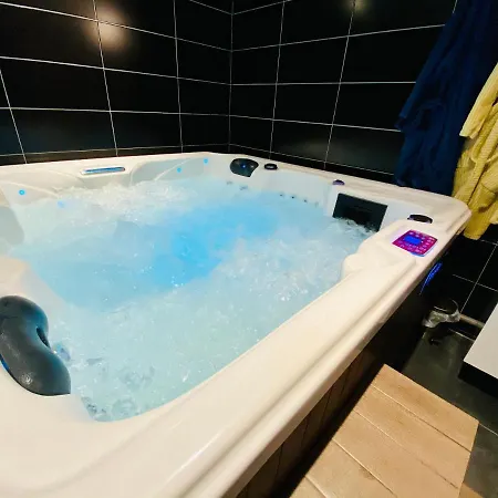 Appartement Escapade Romantique - Jacuzzi Et Parking Prive - 002 *
