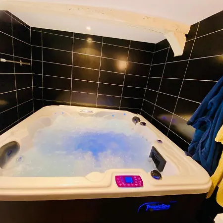 Escapade Romantique - Jacuzzi Et Parking Prive - 002 Appartement *