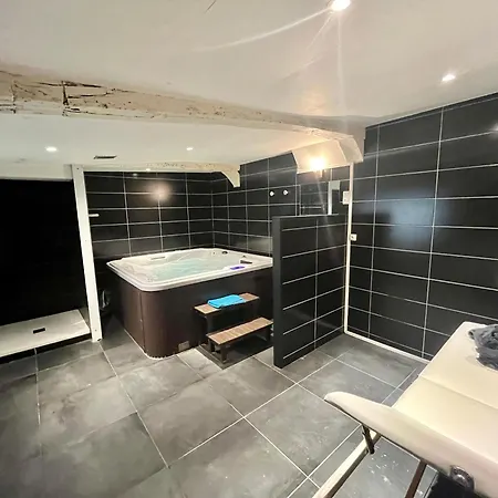 Appartement Escapade Romantique - Jacuzzi Et Parking Prive - 002