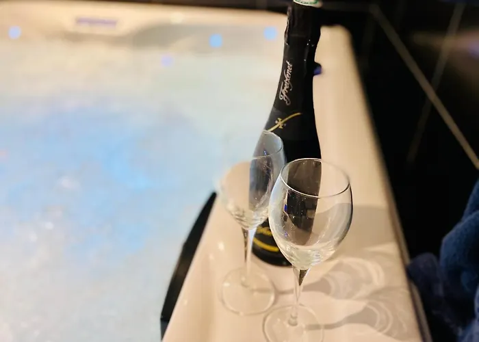 Escapade Romantique - Jacuzzi Et Parking Prive - 002